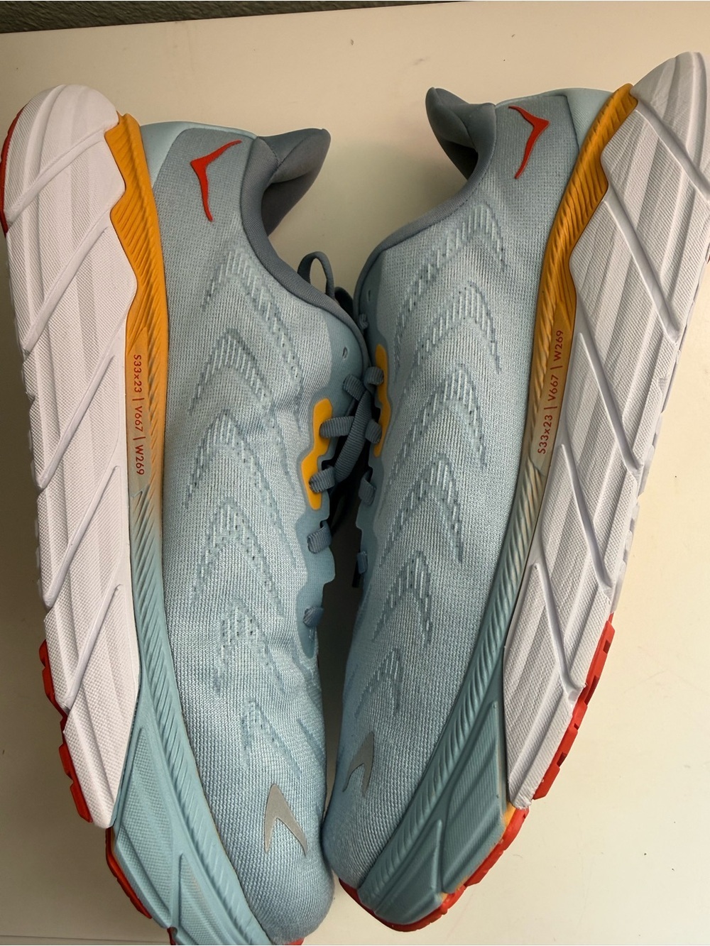Hoka Arahi 6 Men size 10.5 Running Shoes in Light Blue with Yellow - Picture 9 of 10